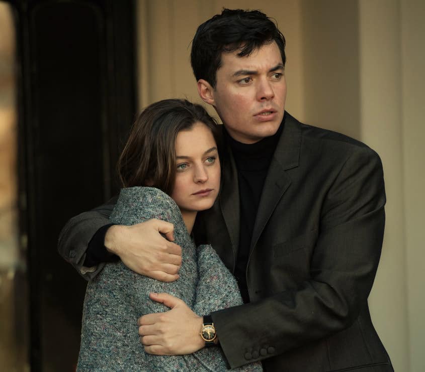 Pennyworth series premiere -  Season 1 Episode 1 "Pilot" - Pictured from left to right: Emma Corrin as Esmé and Jack Bannon as Alfred Pennyworth -  Photo Credit: Alex Bailey / Nick Wall / EPIX