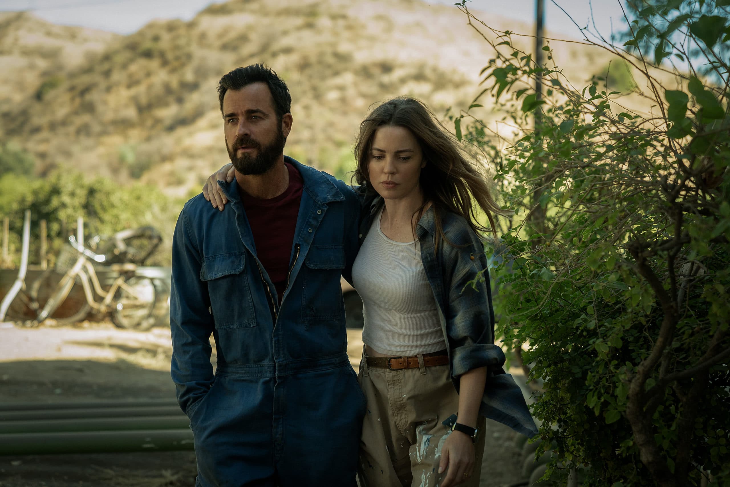 Episode 1. Justin Theroux and Melissa George in “The Mosquito Coast,” premiering April 30 on Apple TV+.