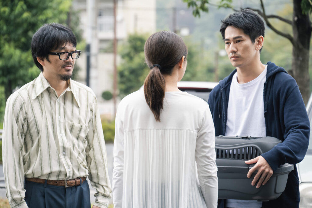Atom Sunada (Park), Fumino Kimura (Taeko), and Kento Nagayama (Jirô) in 'Love Life' Film.  Photo Credit: © 2022 LOVE LIFE FILM PARTNERS _ COMME DES CINEMAS (26) / Oscilloscope Laboratories