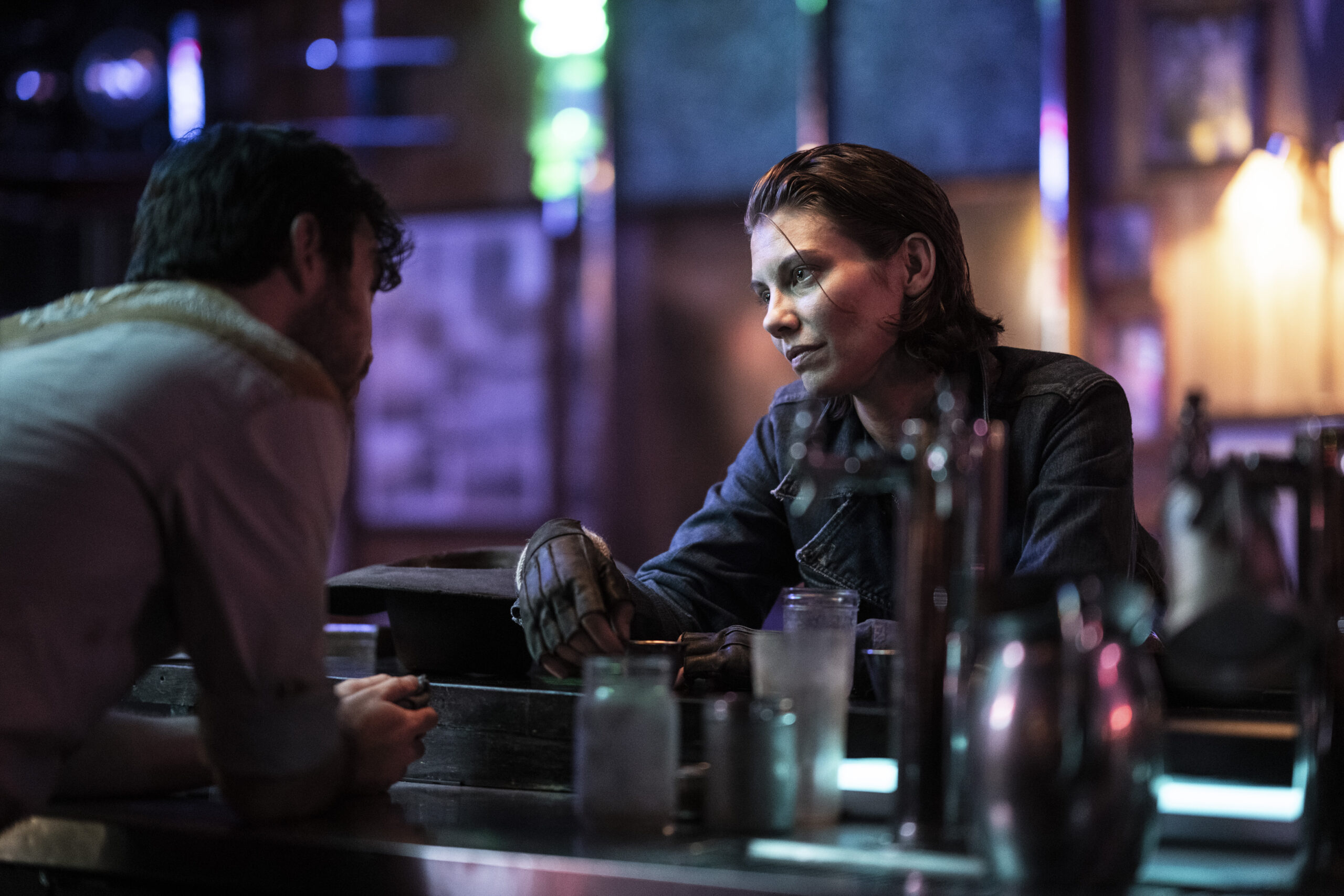 Lauren Cohan as Maggie Rhee, Charlie Solis as Bartender - The Walking Dead: Dead City _ Season 1, Episode 1 - Photo Credit: Peter Kramer/AMC