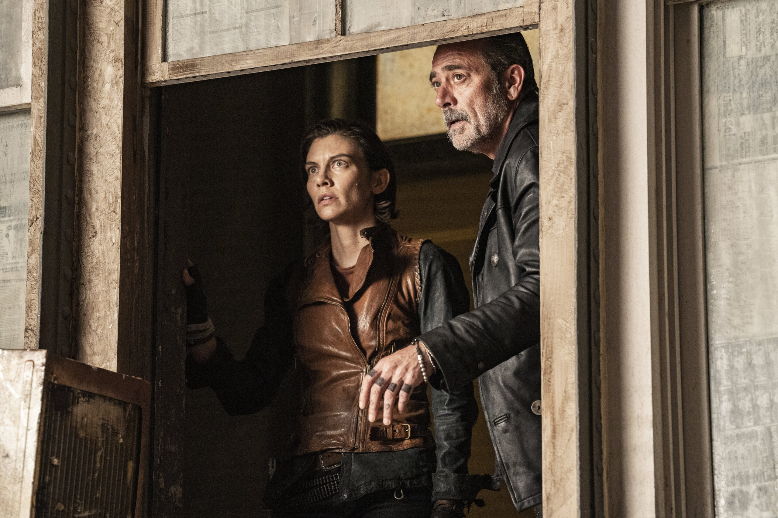 Jeffrey Dean Morgan as Negan, Lauren Cohan as Maggie Rhee - The Walking Dead: Dead City _ Season 1 - Photo Credit: Peter Kramer/AMC