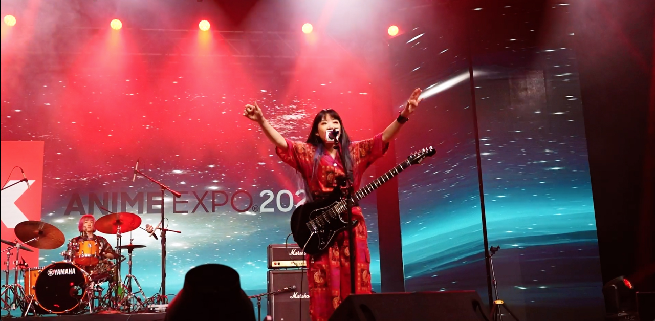 ASTERISM Band.  Pictured from left to right: MIO and HAL-CA. Photo captured from live footage provided by Sony Music Entertainment Japan (SMEJ)