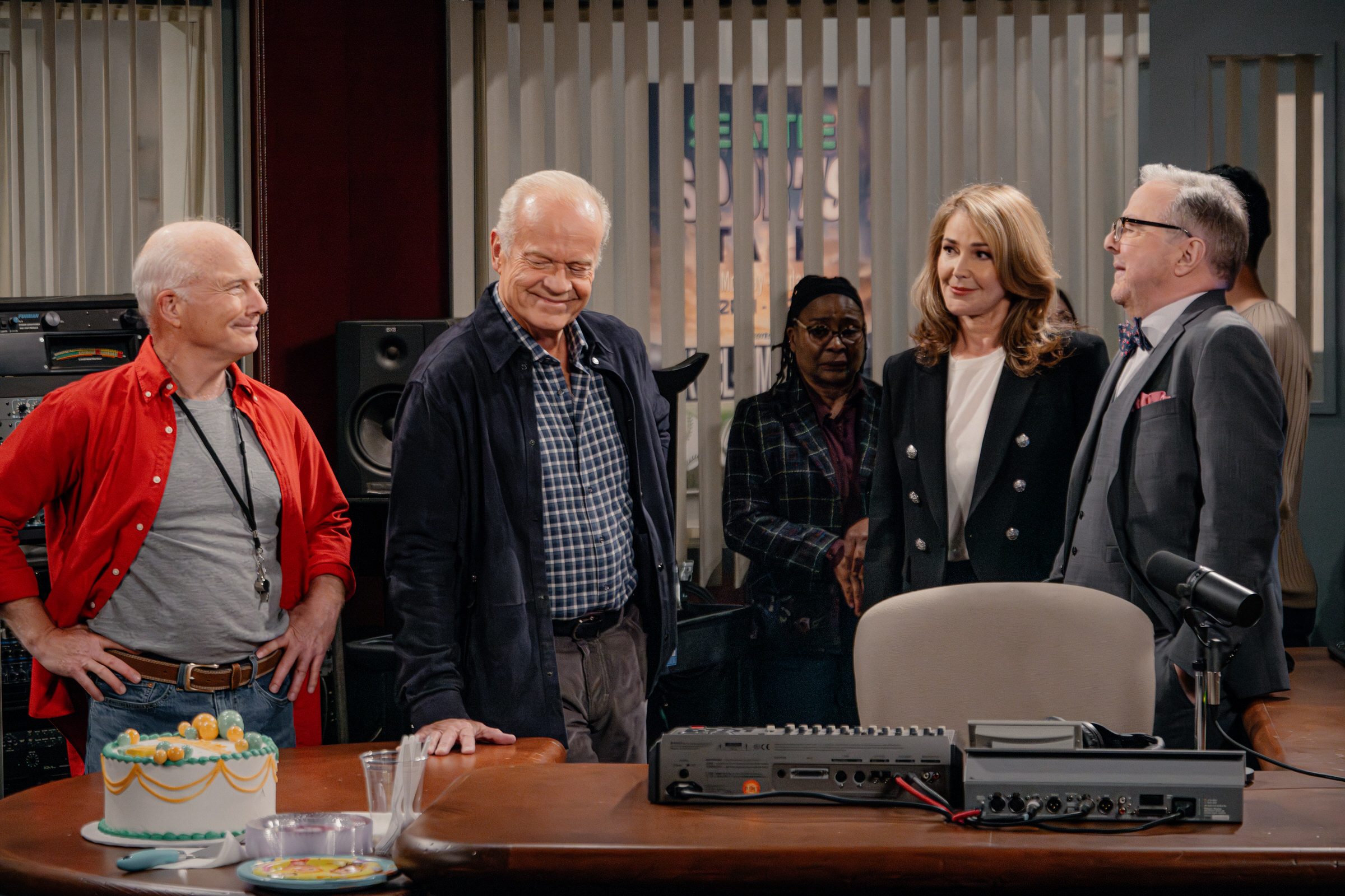 L-R: Dan Butler as Bulldog, Kelsey Grammer as Frasier, Peri Gilpin as Roz and Edward Hibbert as Gil in Frasier, episode 8, season 2 streaming on Paramount+, 2024.  Photo credit: Chris Haston/Paramount+